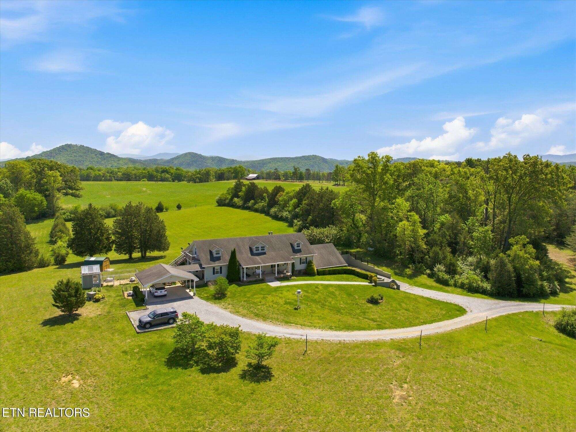 180 Old Sink Church Rd, Tellico Plains, TN 37385