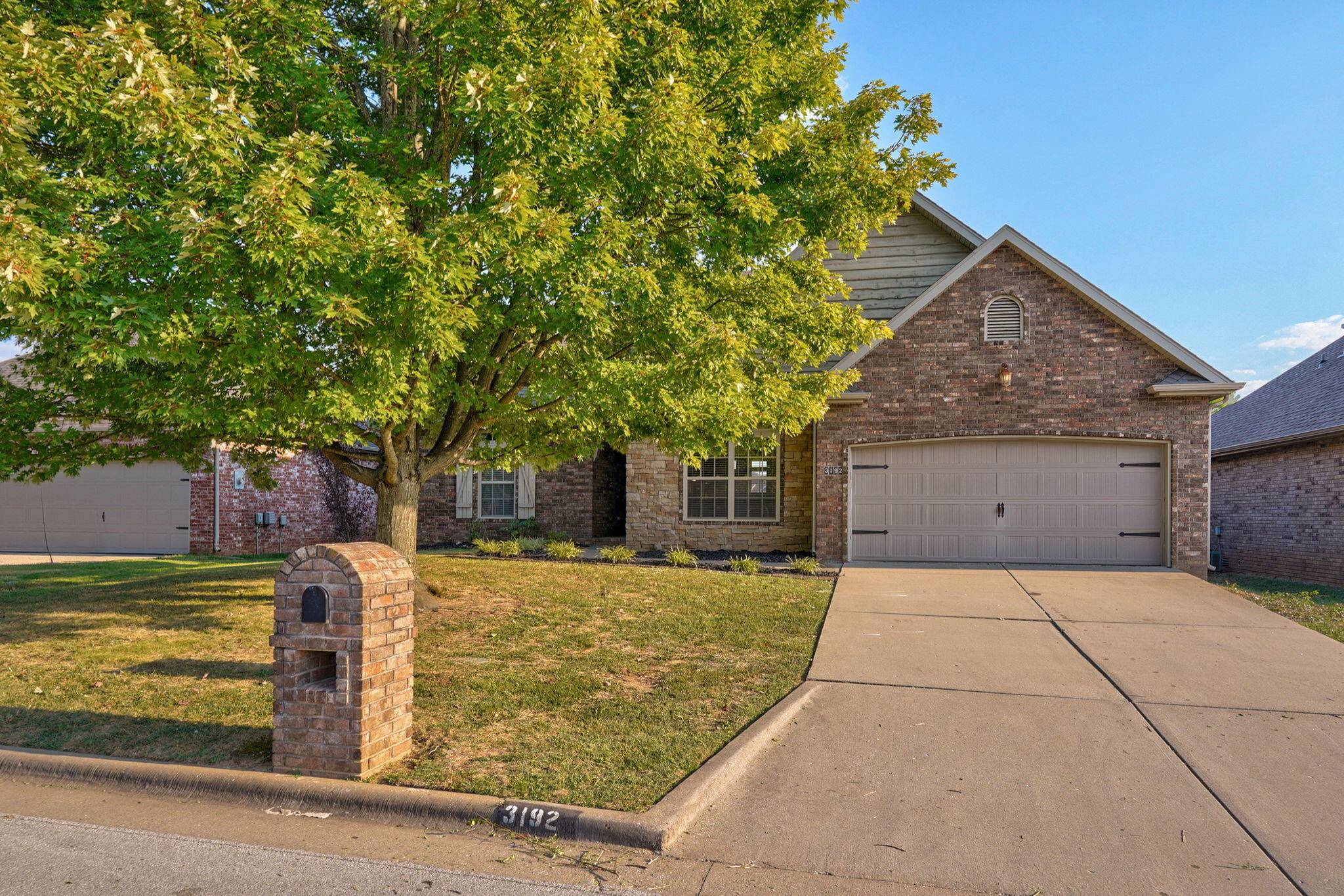3192 W Melbourne ST, Springfield, MO 65810
