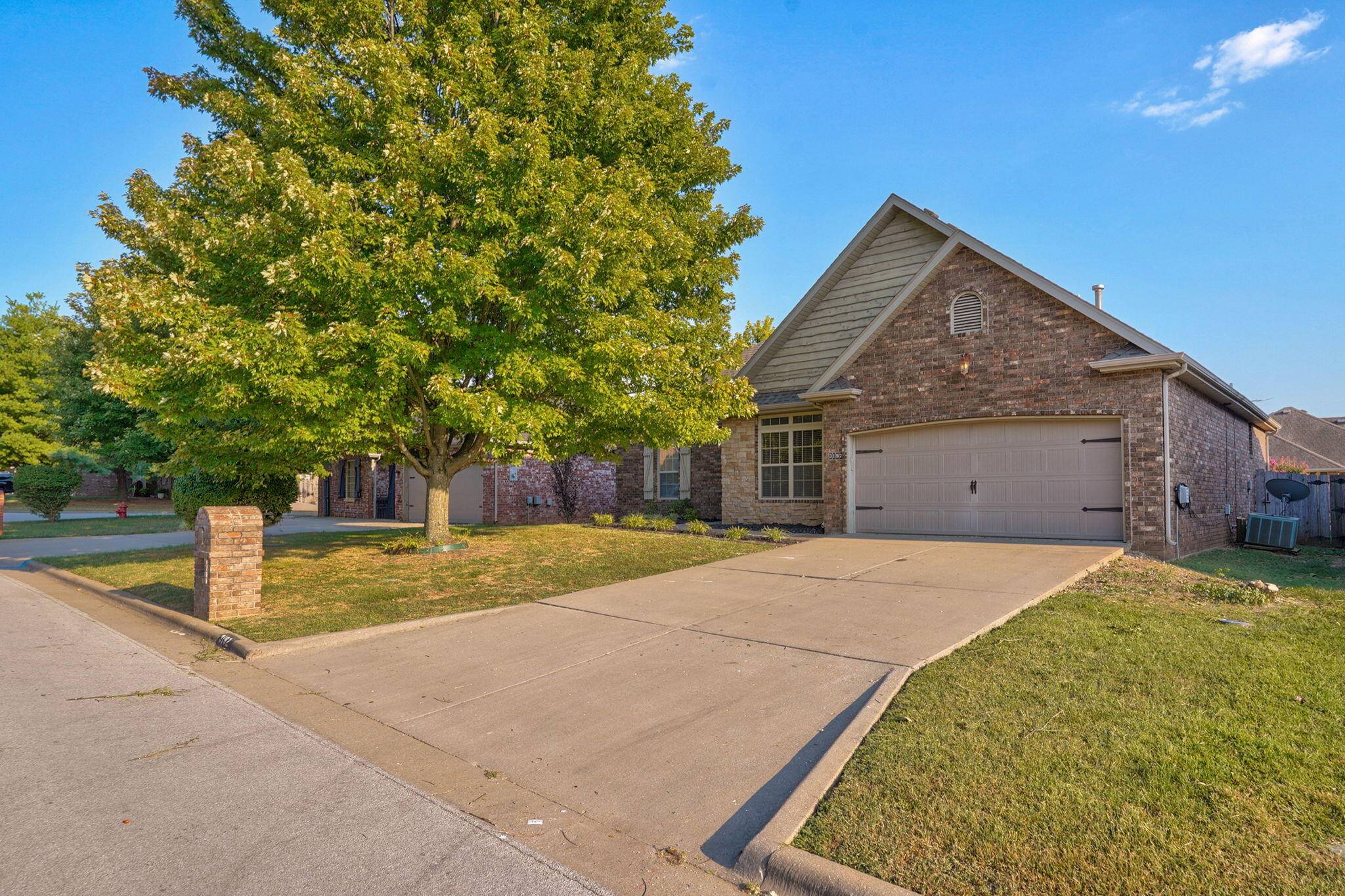 3192 W Melbourne ST, Springfield, MO 65810