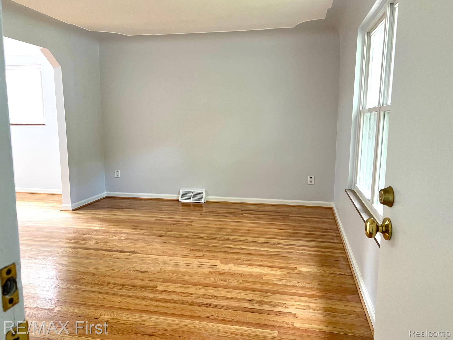 552 Laprairie ST, Ferndale, MI 48220