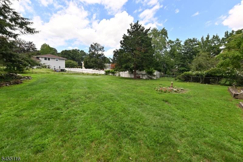 459 Tulane Ct, Paramus Boro, NJ 07652