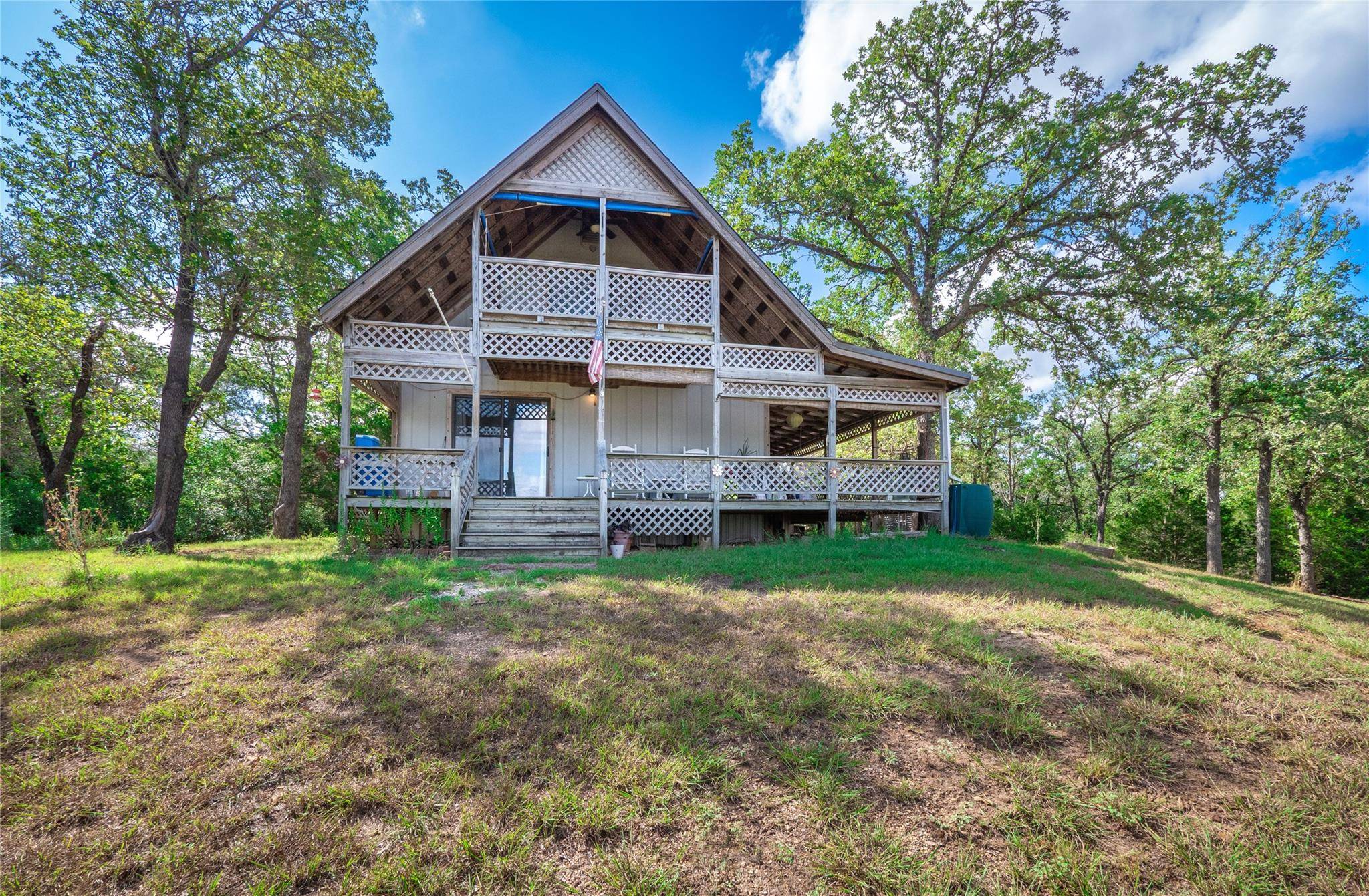499 Hidden Oaks DR, Elgin, TX 78621