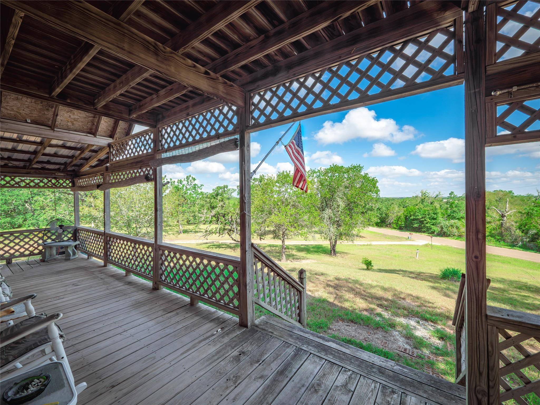 499 Hidden Oaks DR, Elgin, TX 78621