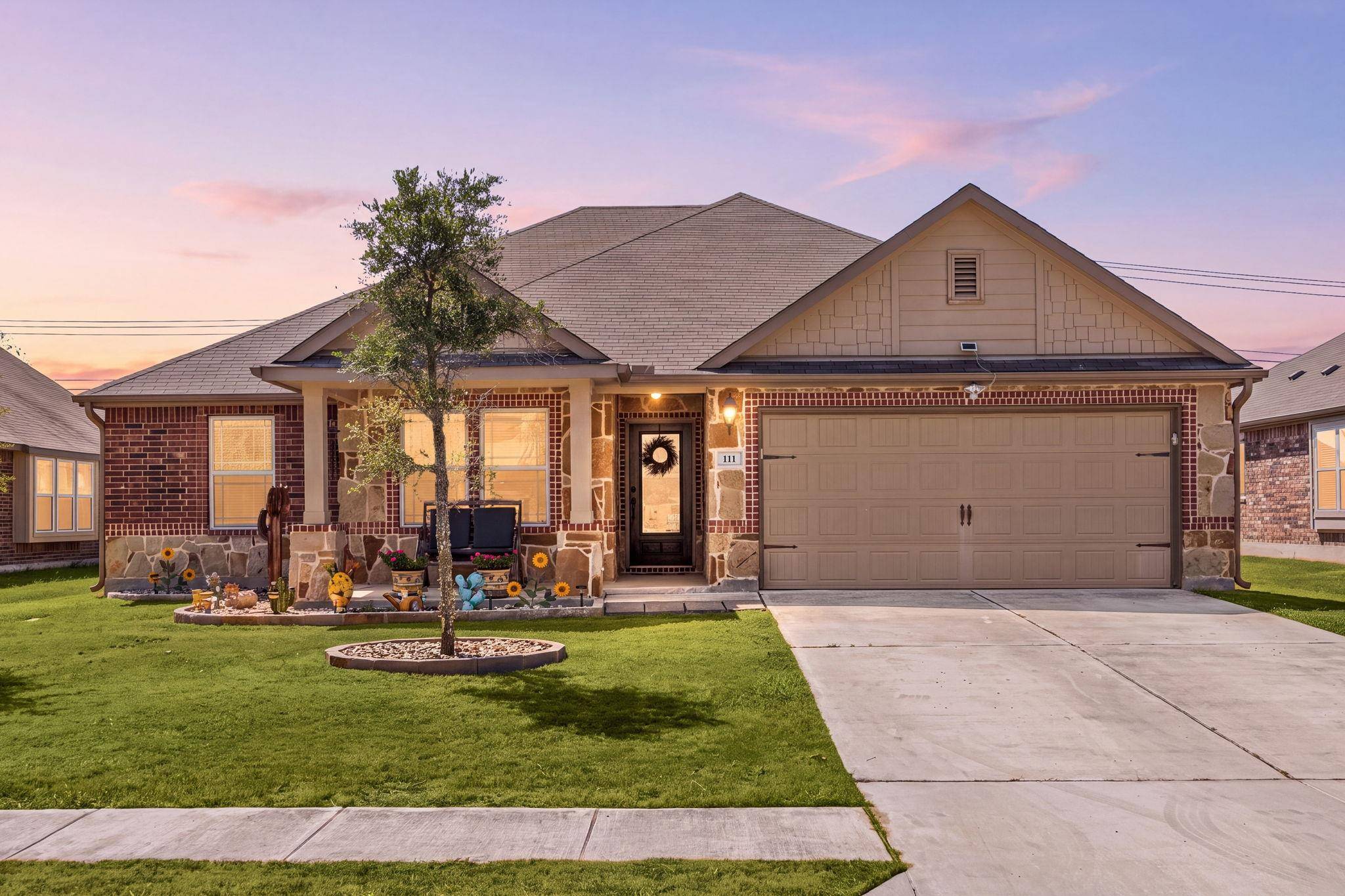 111 Plantain DR, Hutto, TX 78634