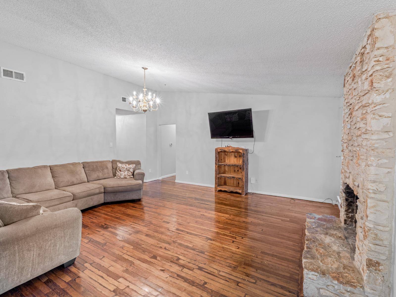 404 MULBERRY DR, Austin, TX 78745