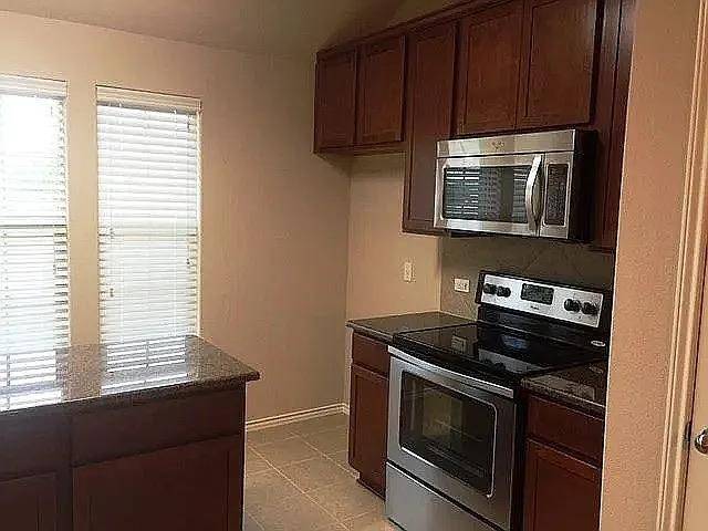520 S Brook DR, Leander, TX 78641