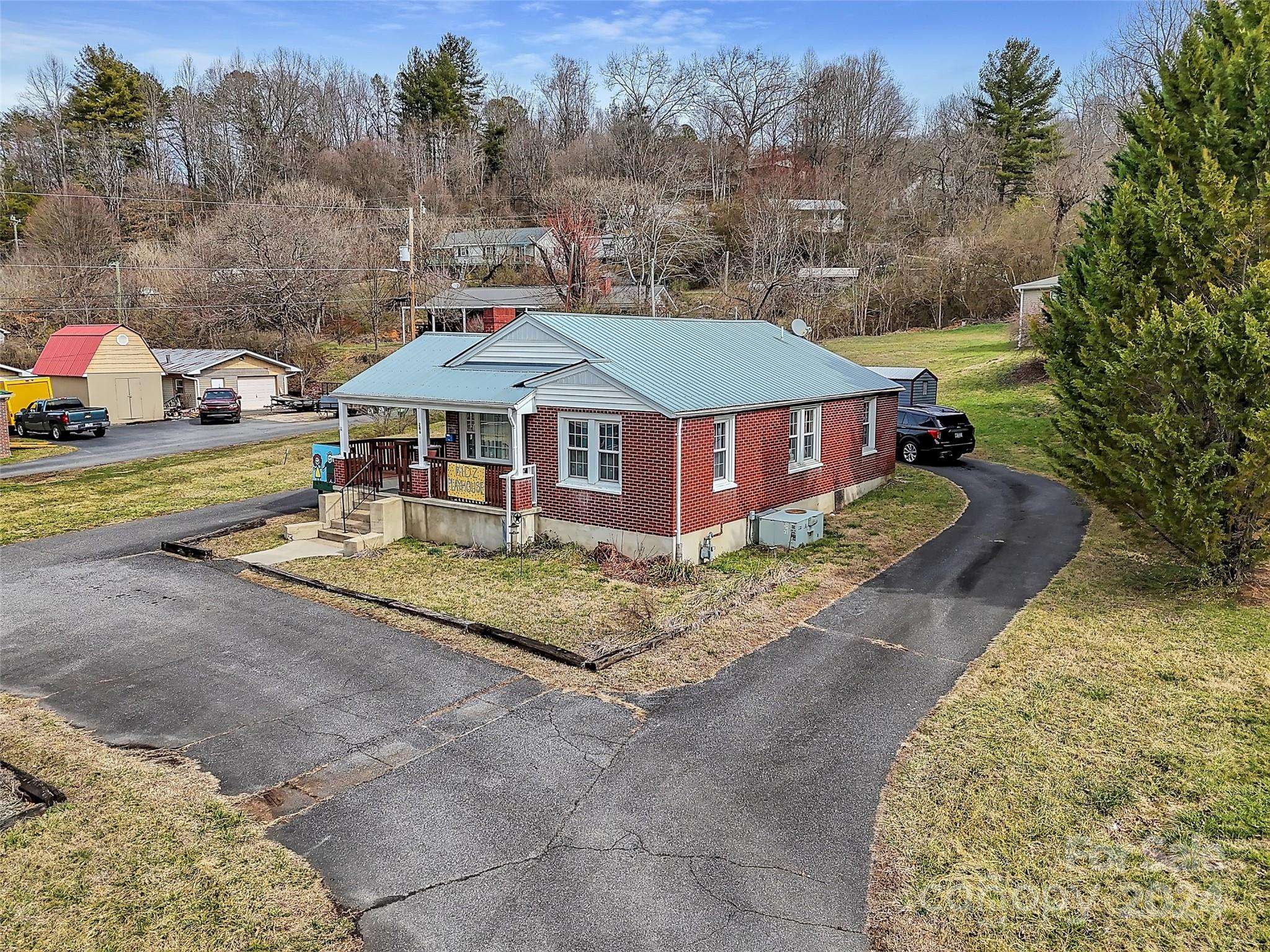 286 Skyland DR, Sylva, NC 28779