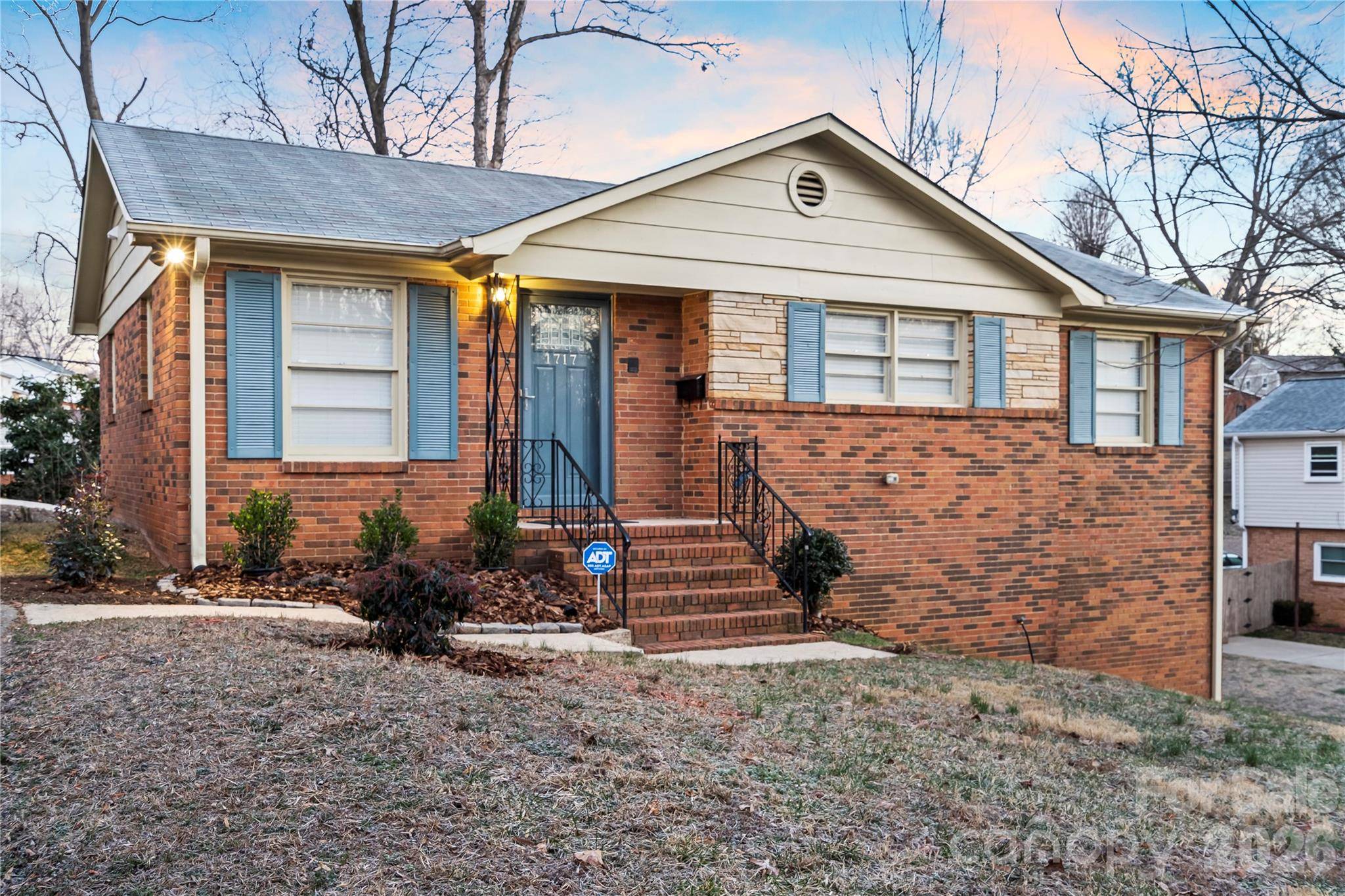 1717 Woodvalley DR, Charlotte, NC 28216
