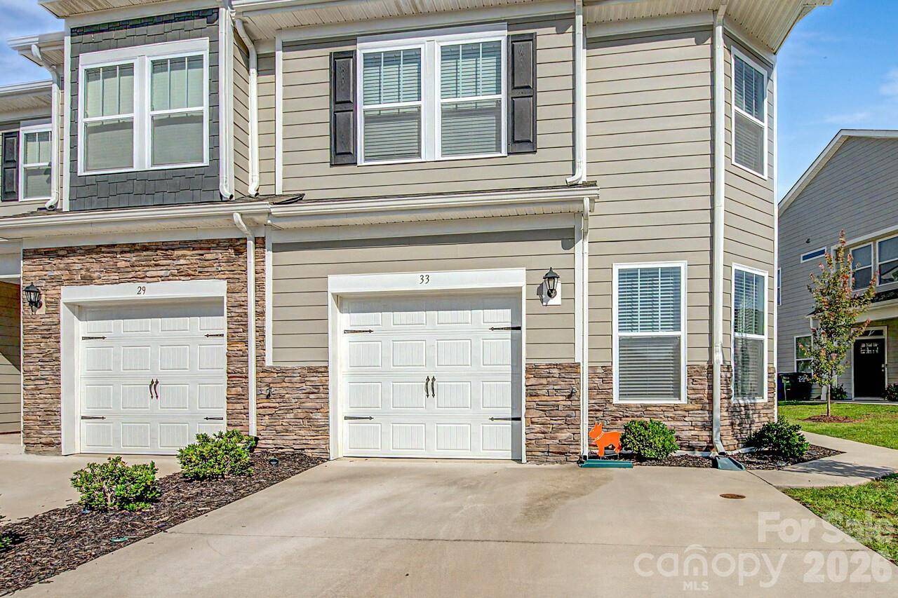 33 Cedar Hill RD, Hendersonville, NC 28792