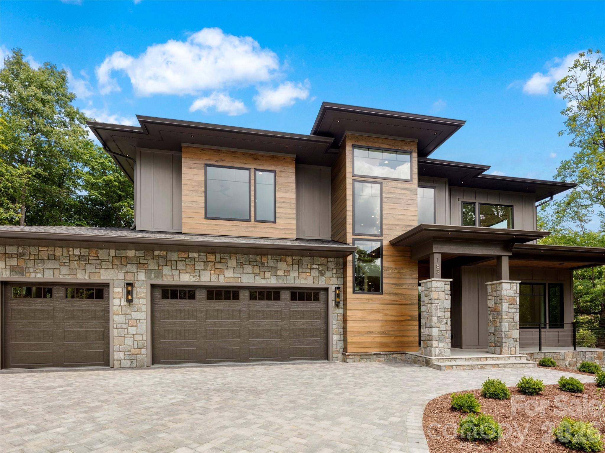 163 Stonefly DR, Horse Shoe, NC 28742