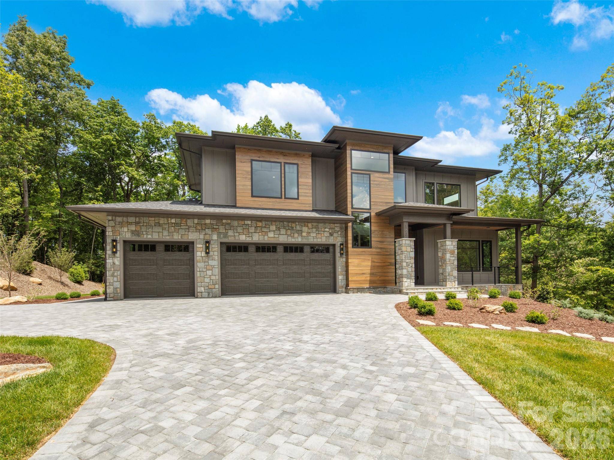 163 Stonefly DR, Horse Shoe, NC 28742