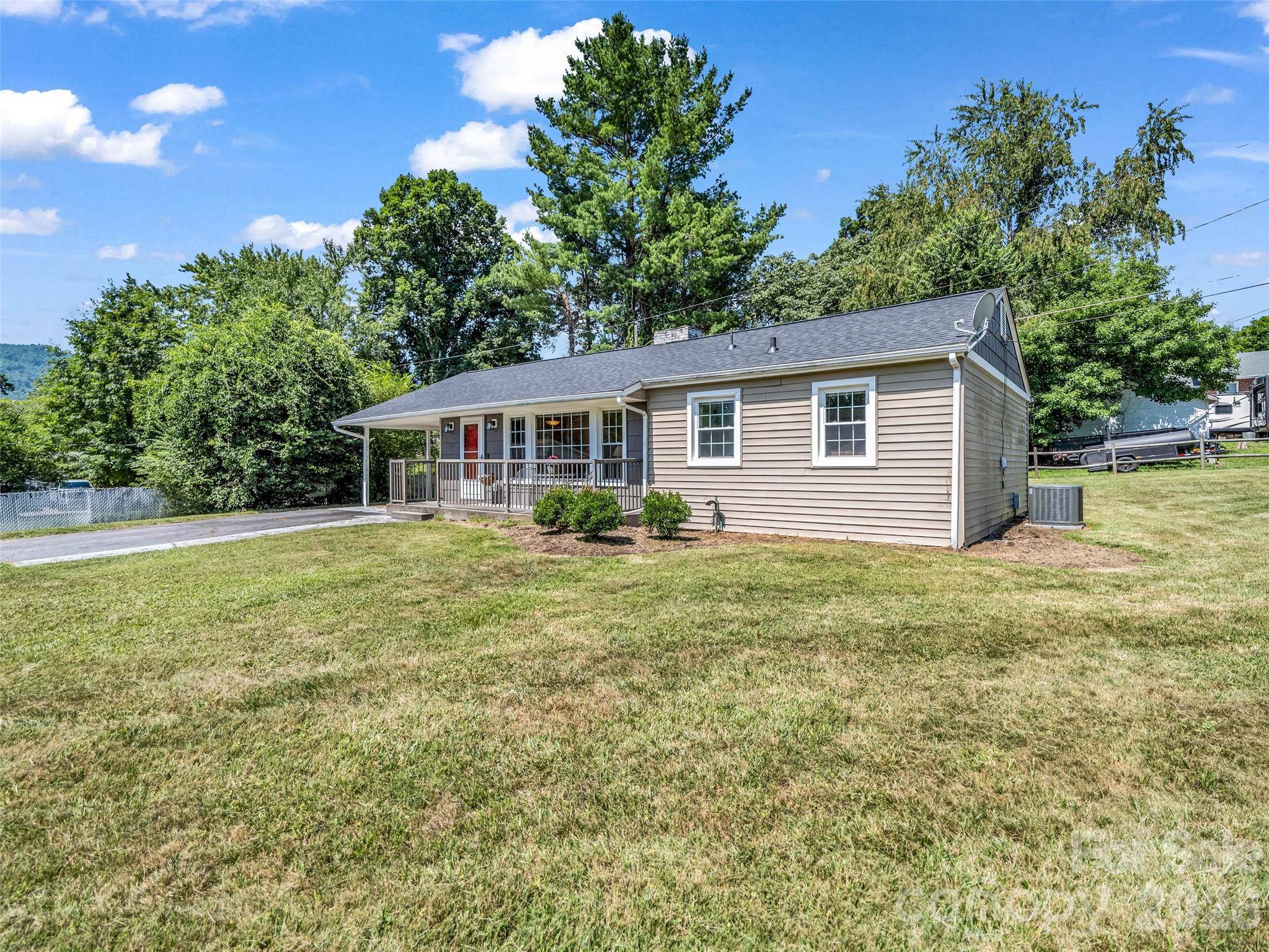 215 Varden PL, Swannanoa, NC 28778