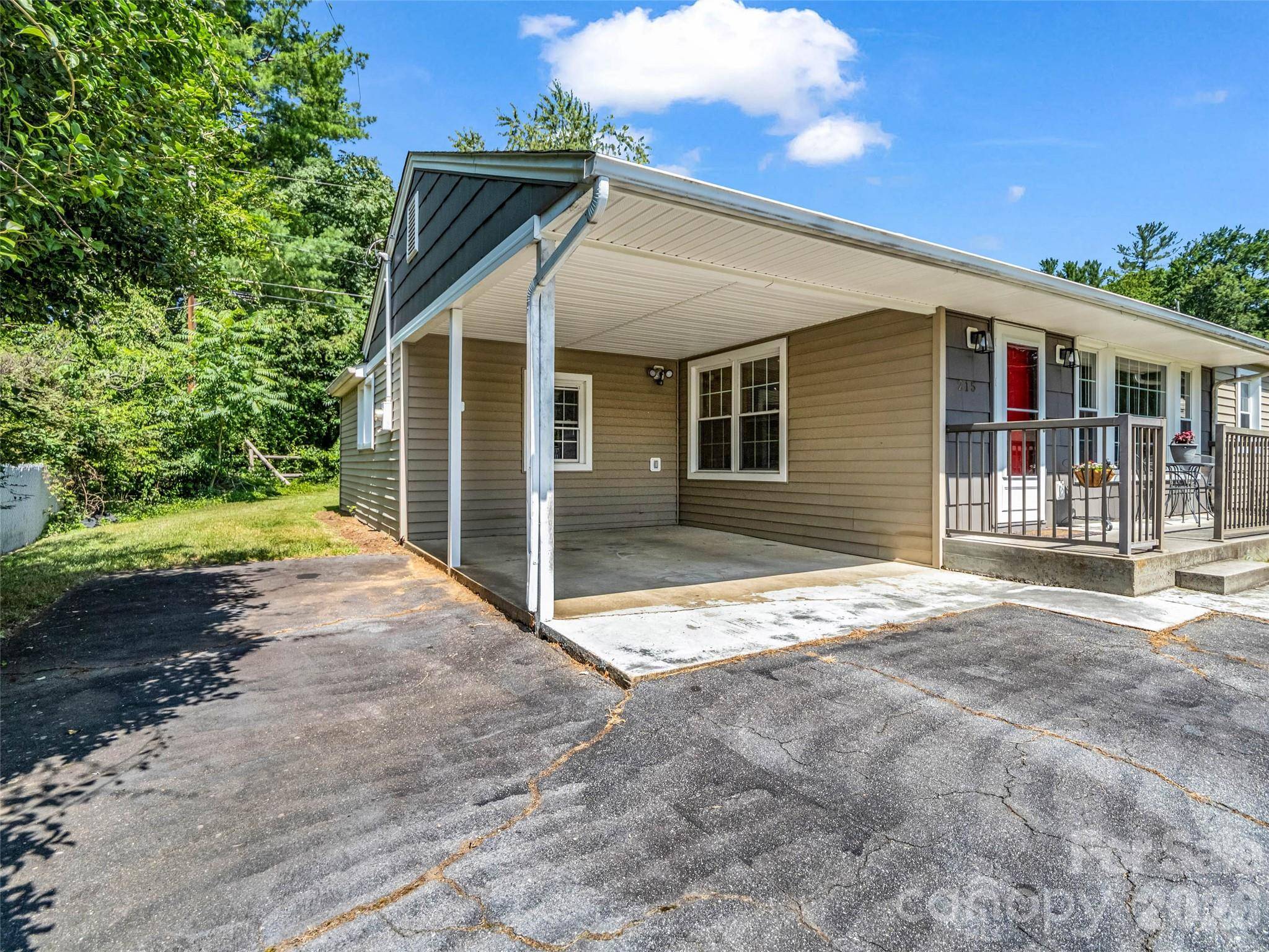 215 Varden PL, Swannanoa, NC 28778
