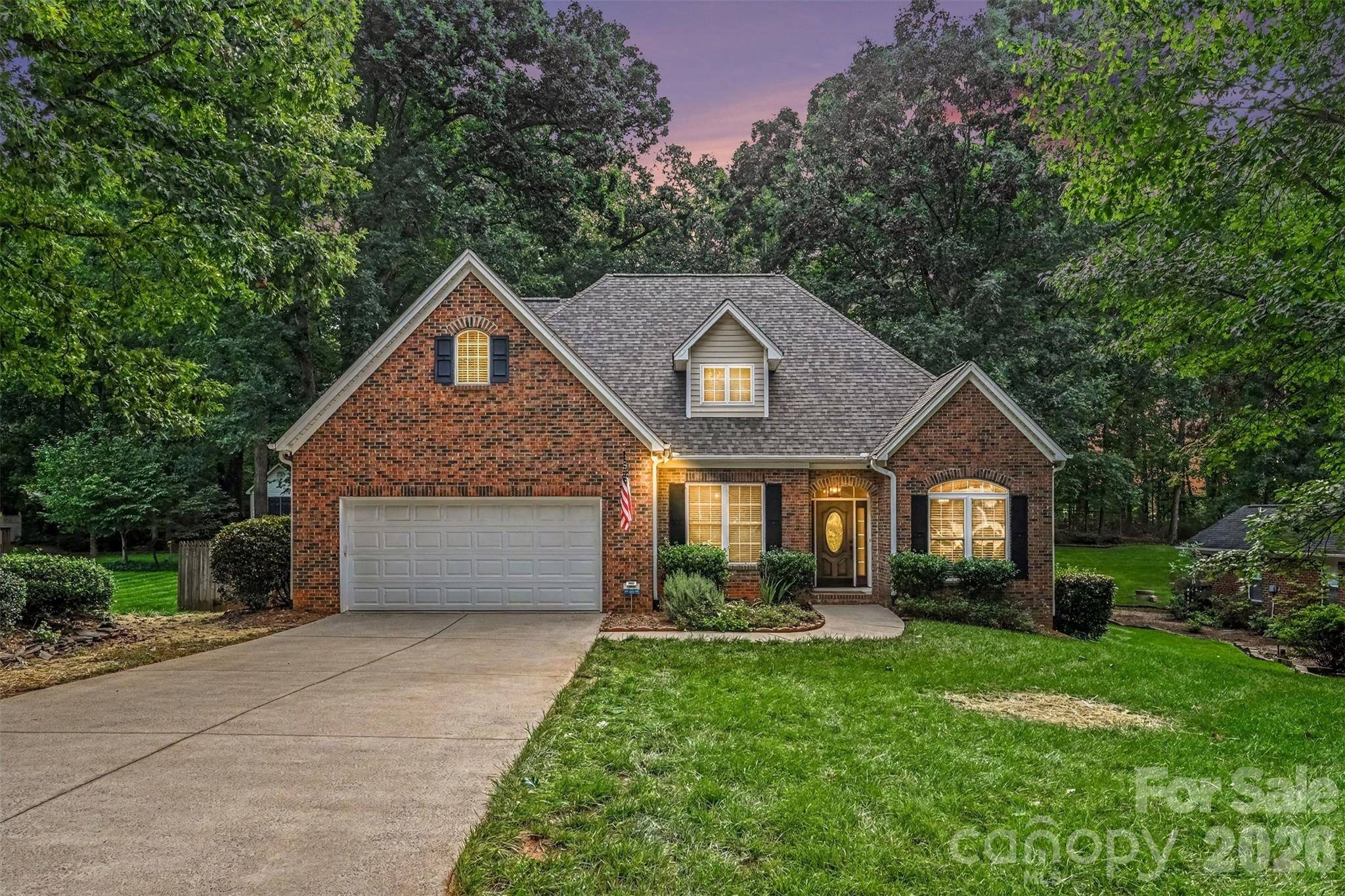 1928 Twin Ponds DR, Hickory, NC 28602