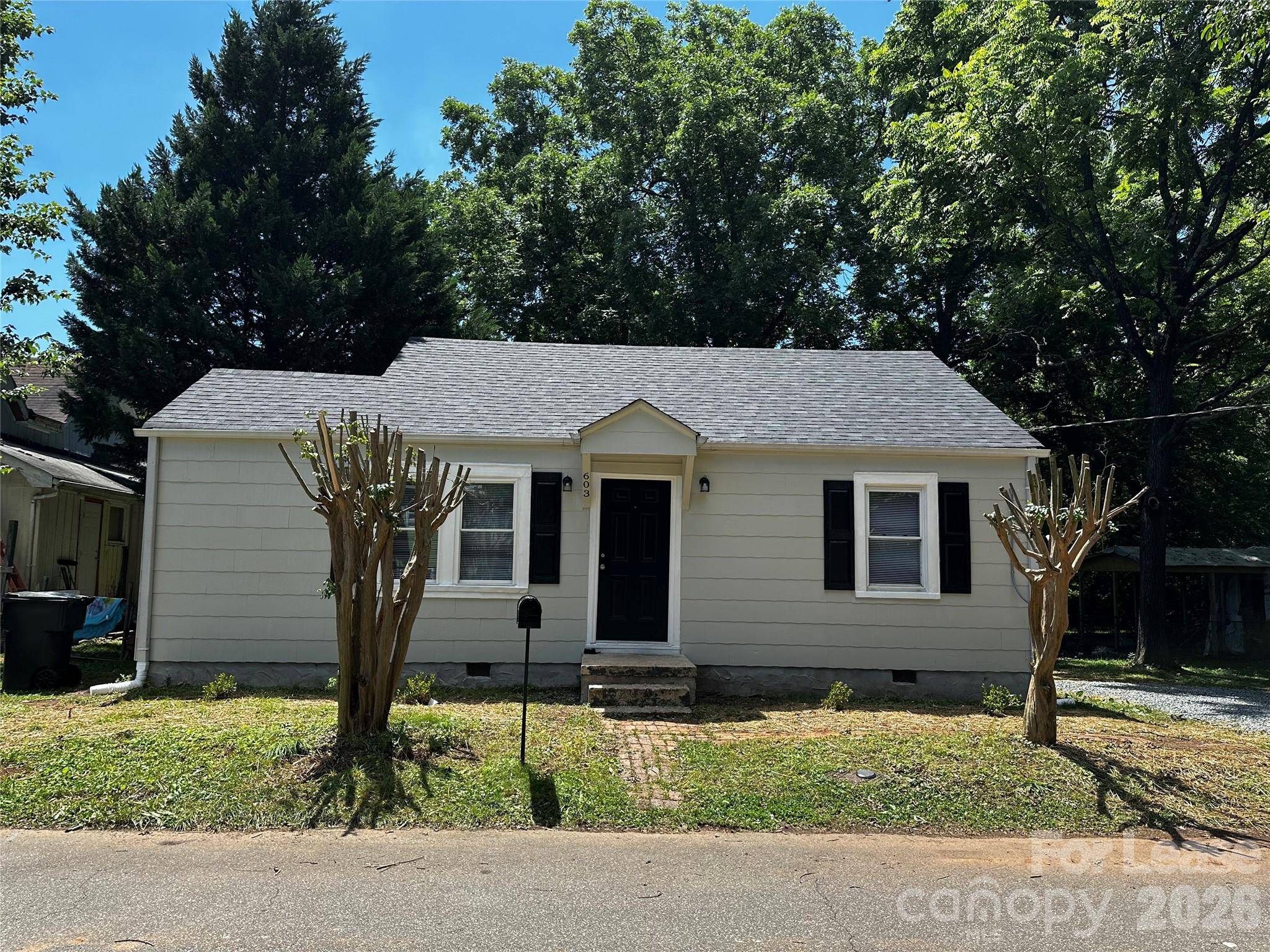 603 Robbins ST, Lexington, NC 27292