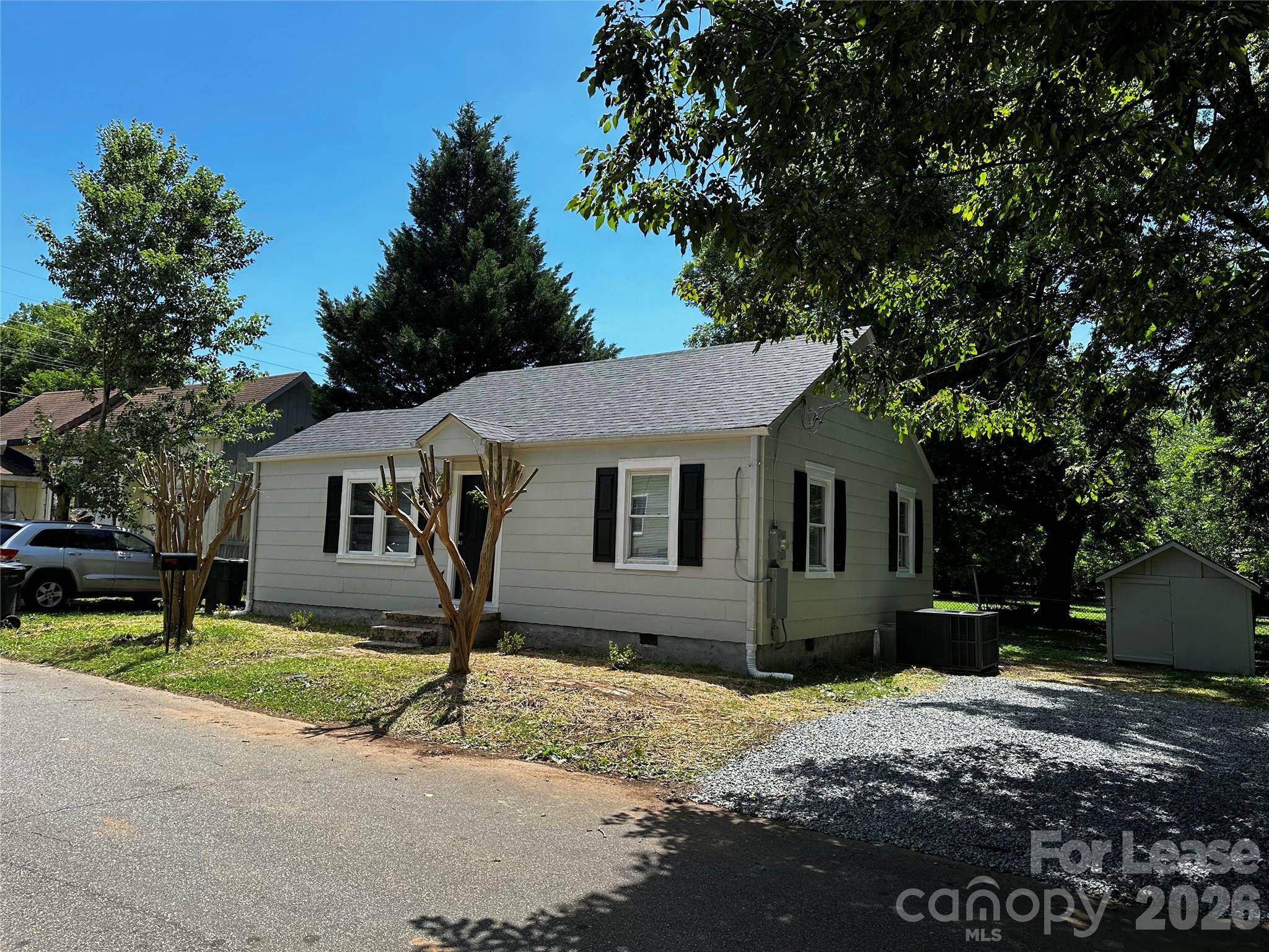 603 Robbins ST, Lexington, NC 27292