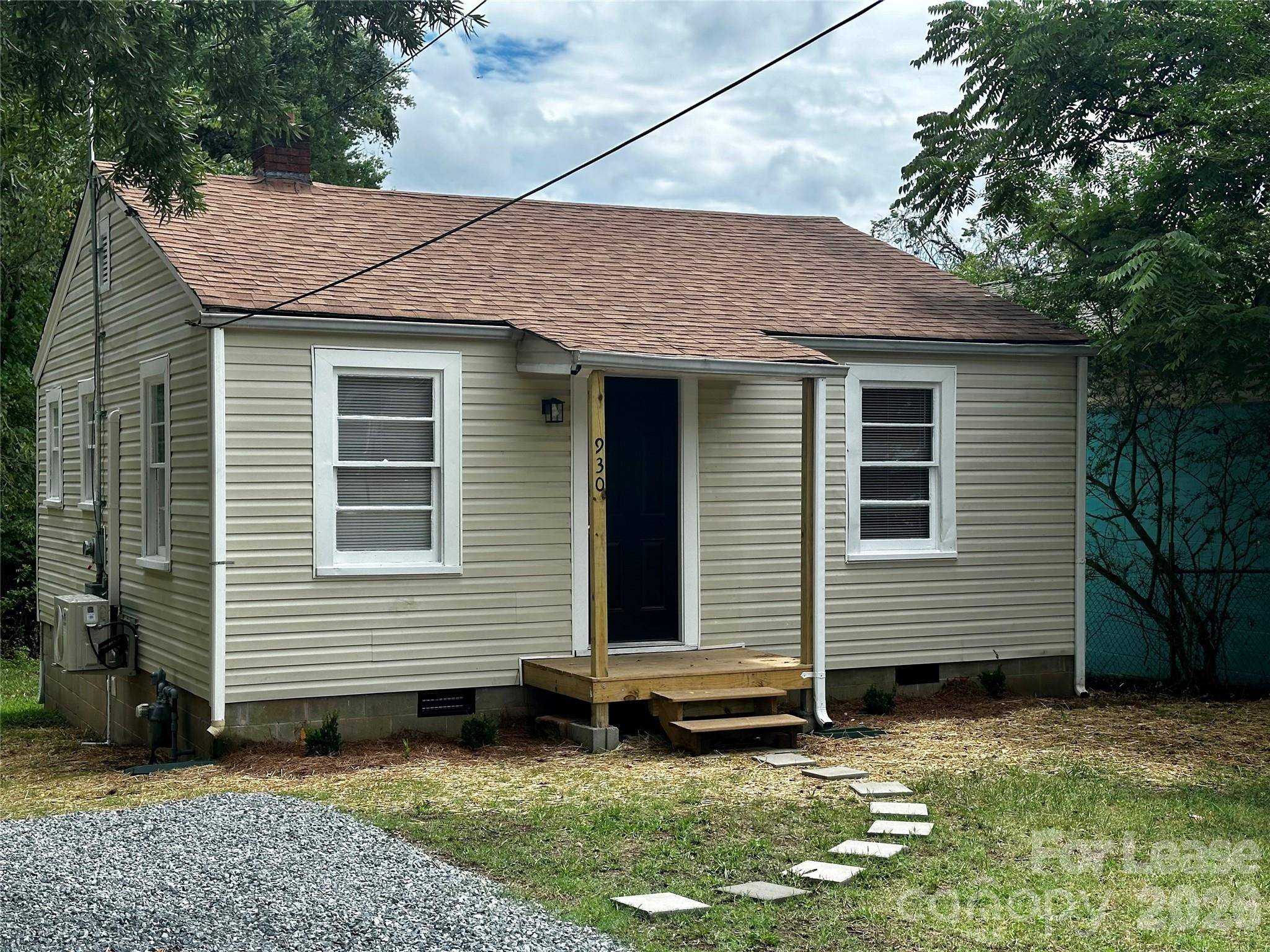 930 Dixie ST, Lexington, NC 27292
