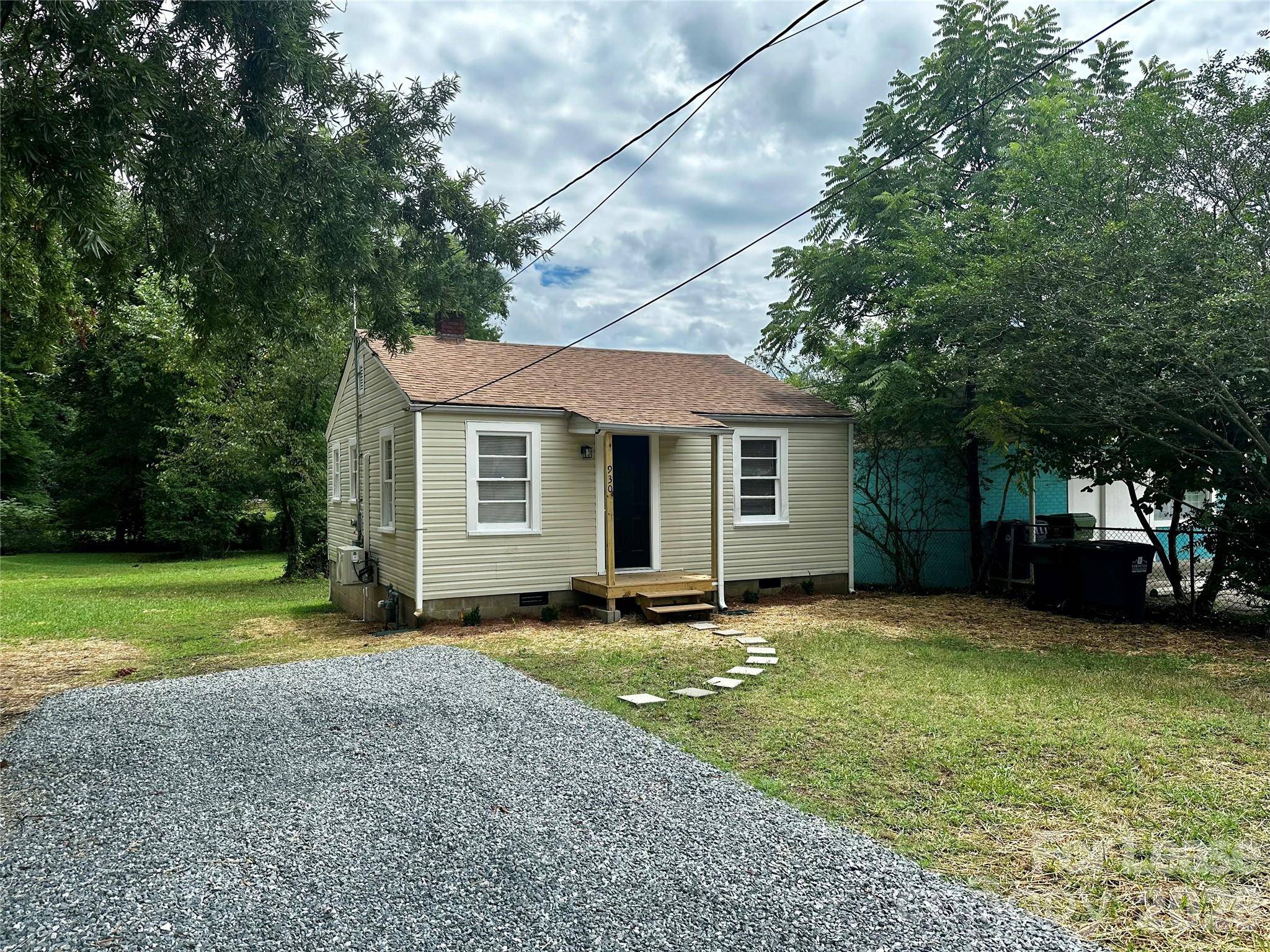 930 Dixie ST, Lexington, NC 27292