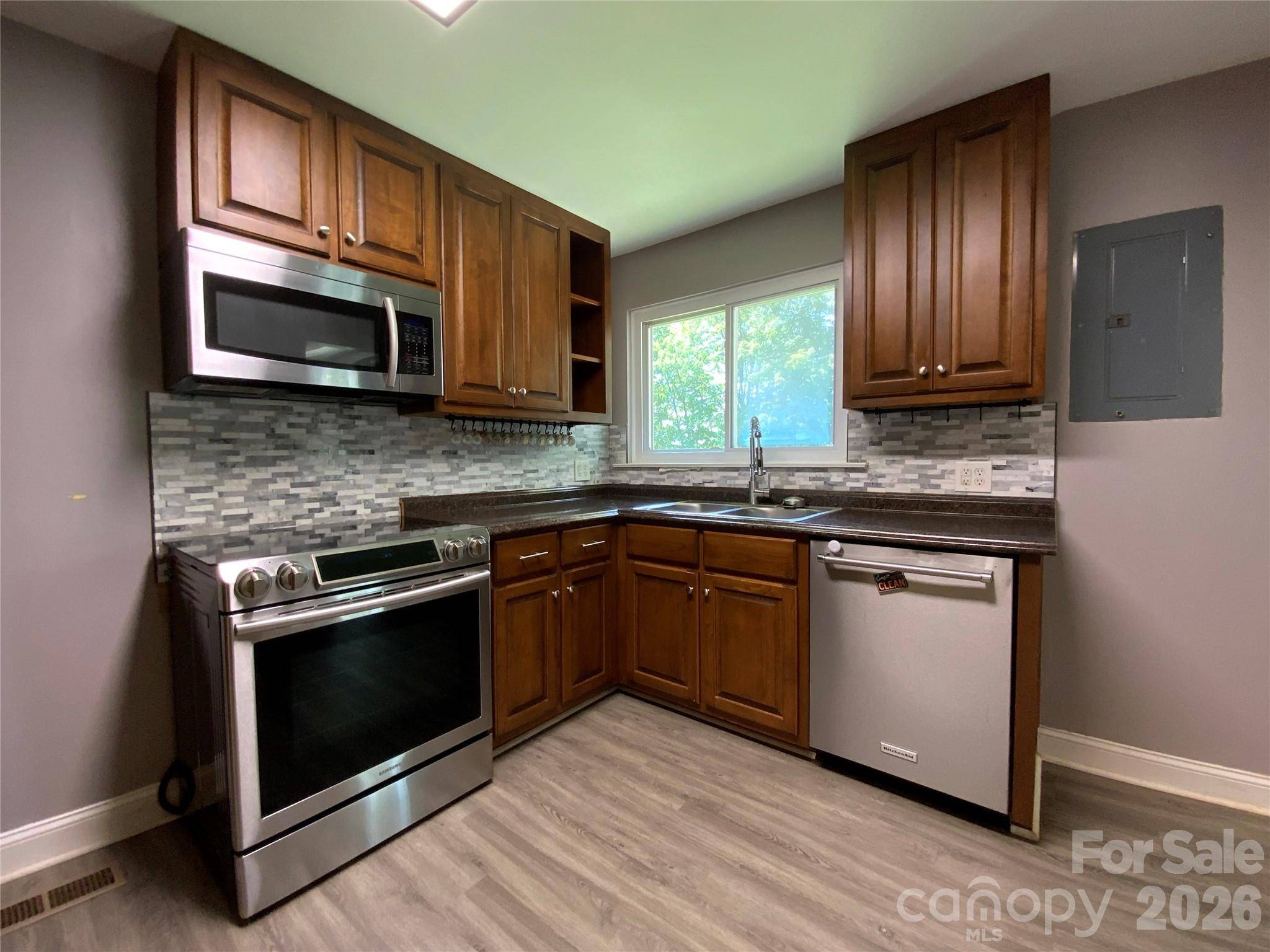 325 Glenwood DR, Mooresville, NC 28115