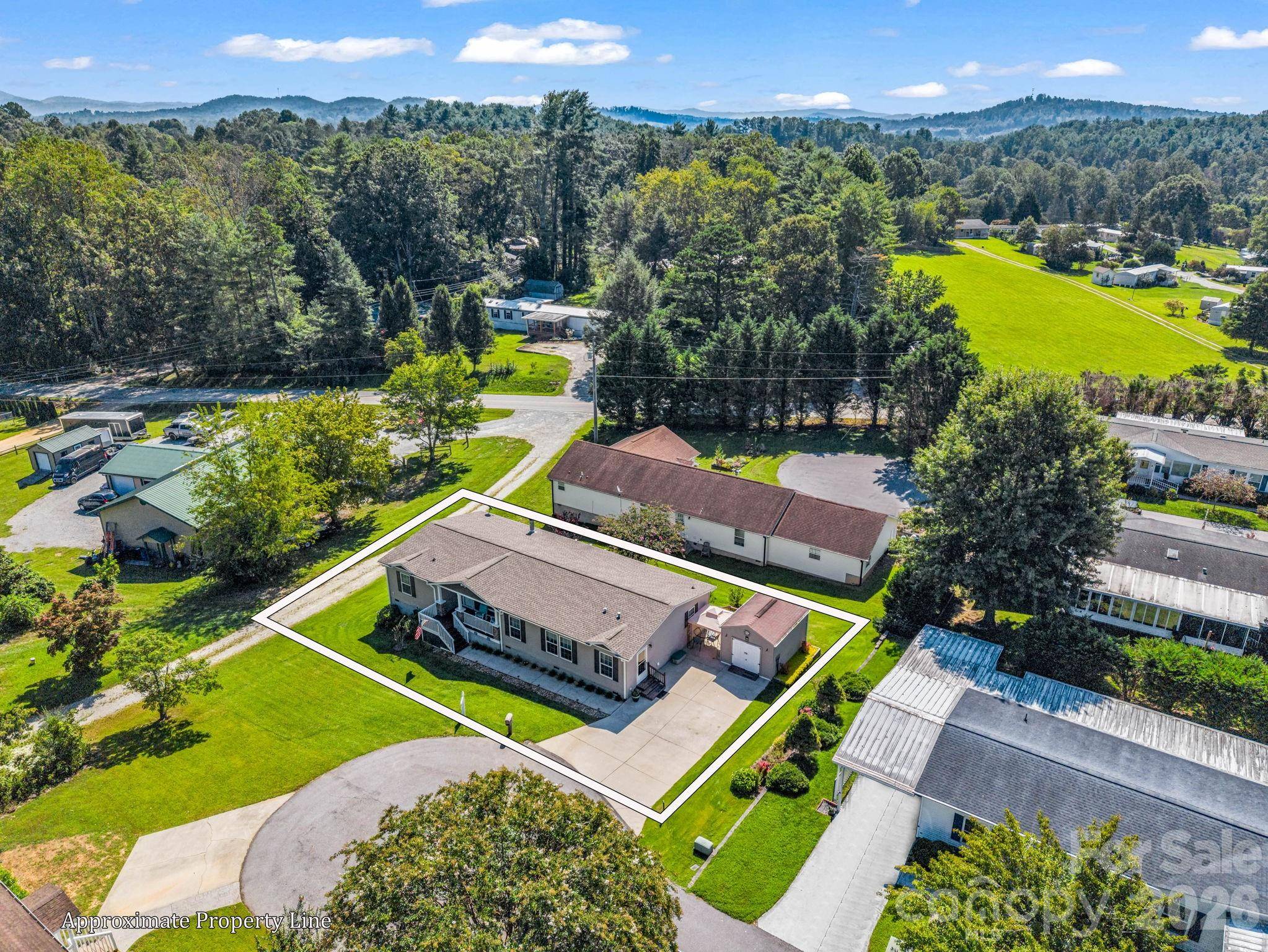 12 N Frederick LN, Hendersonville, NC 28792