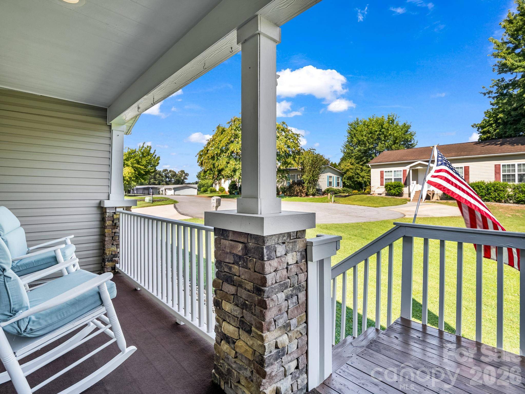 12 N Frederick LN, Hendersonville, NC 28792