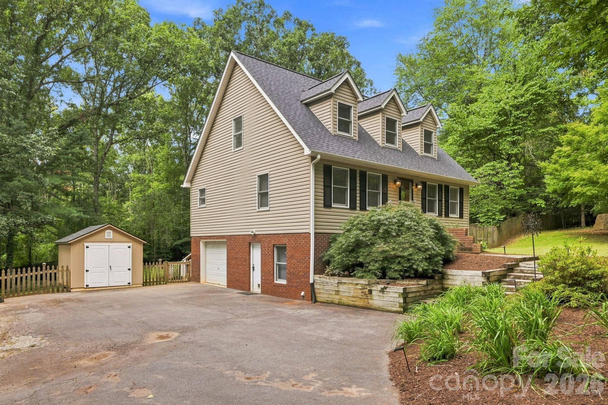 505 Pole Creasman RD, Asheville, NC 28806