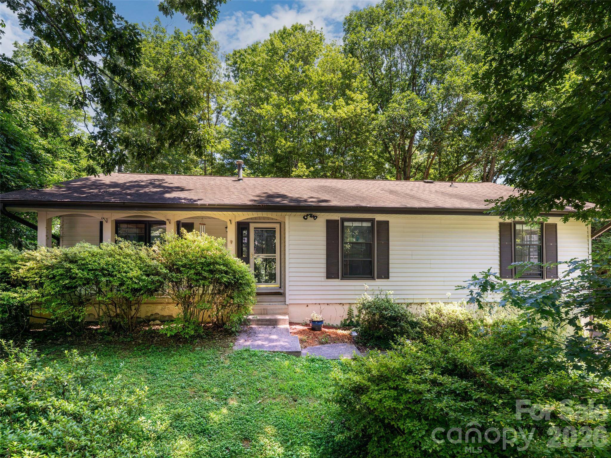 14 Forest Ridge DR, Arden, NC 28704