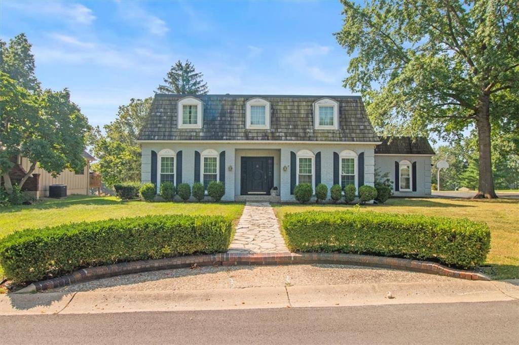420 Golfview DR, Blue Springs, MO 64014