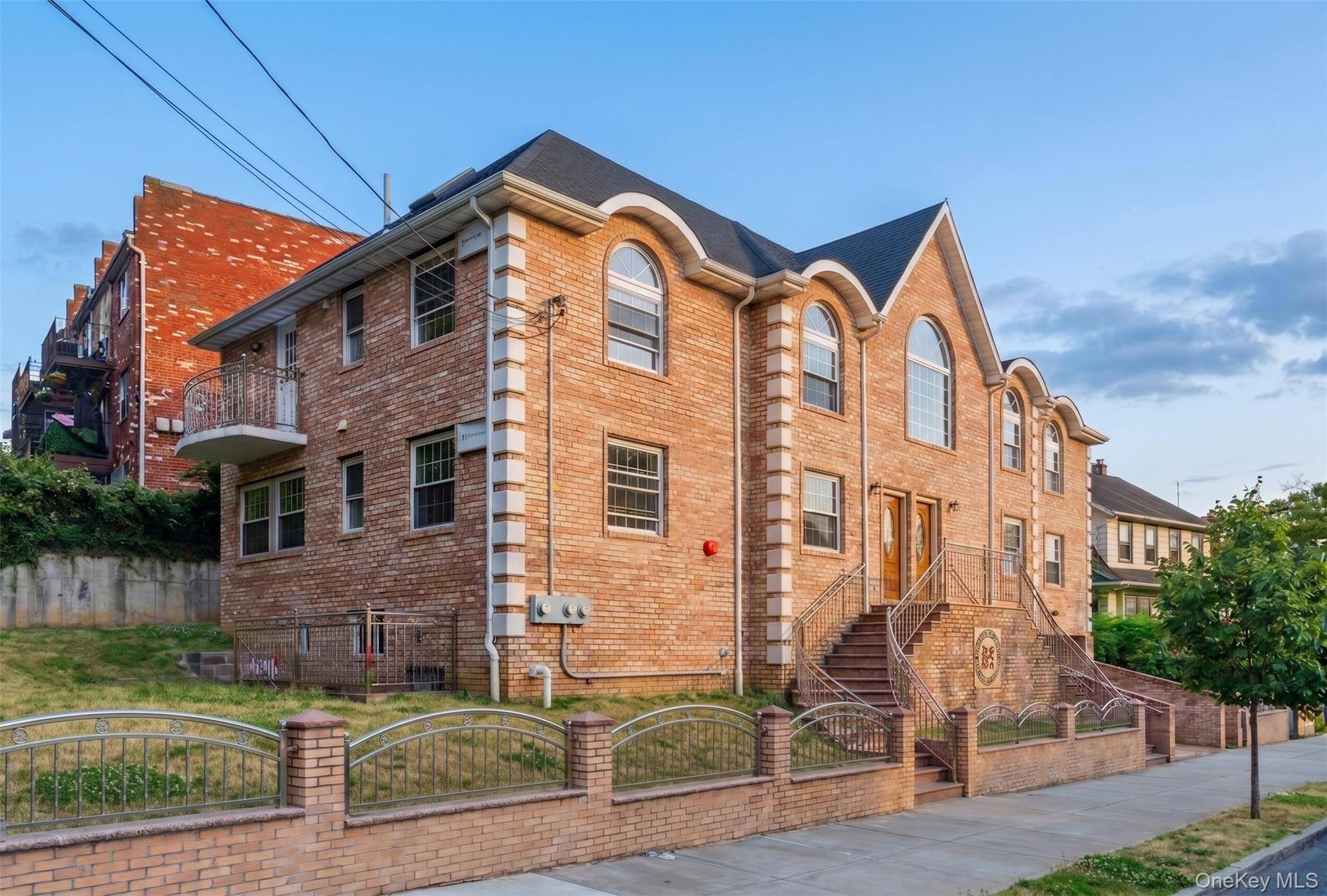 164-20 85th AVE, Jamaica Hills, NY 11432