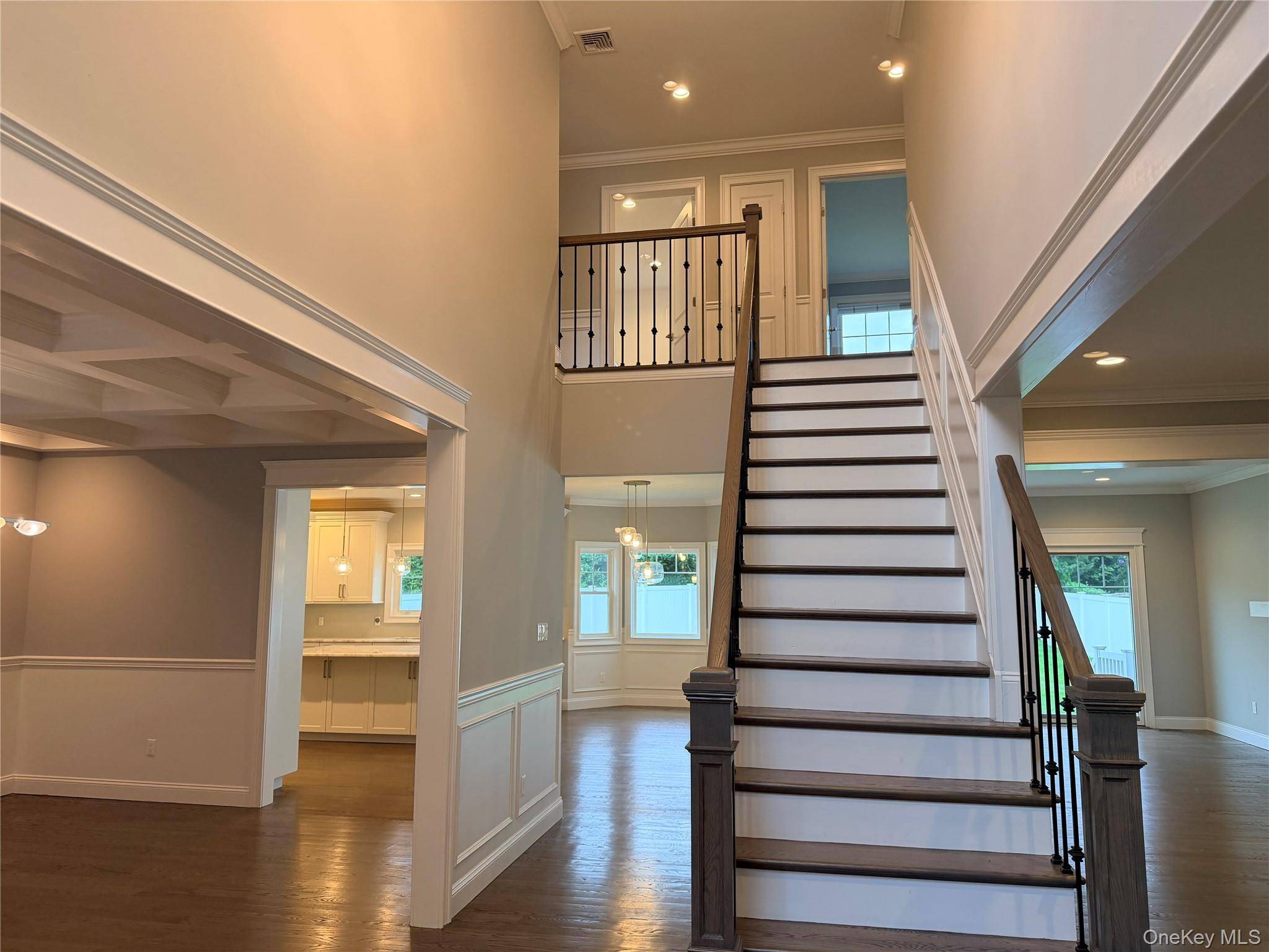 28 E Fern Dr, Jericho, NY 11753