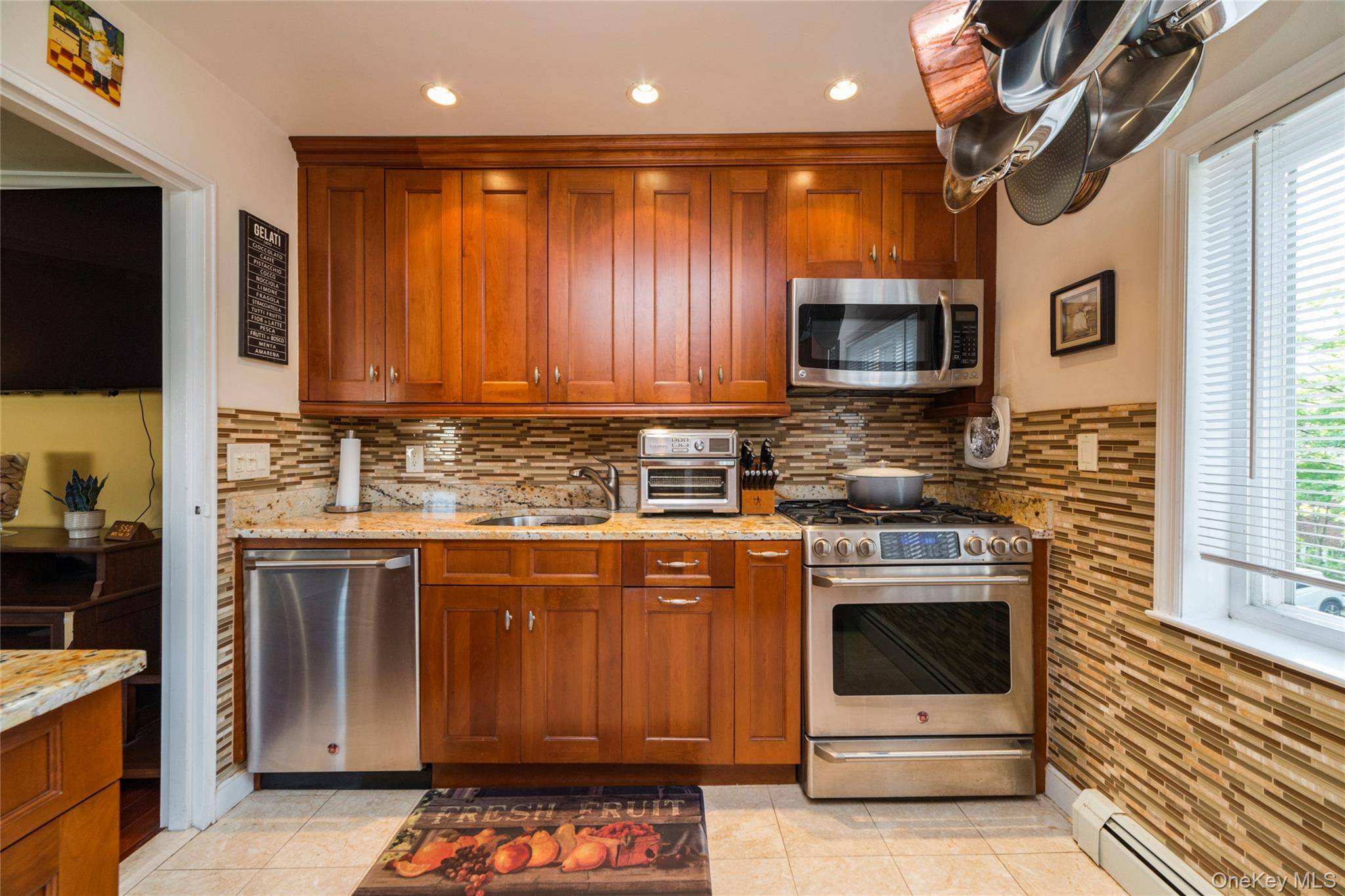 838 Pelhamdale AVE #2H, New Rochelle, NY 10801