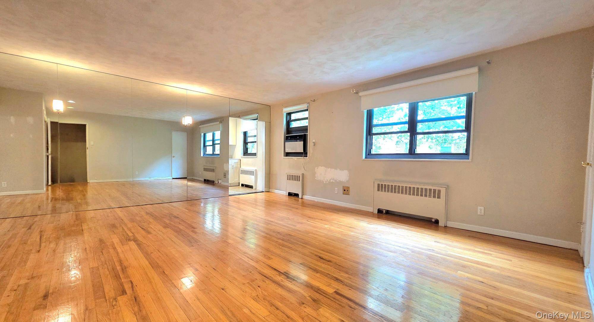 163-70 17th AVE #Upper Level, Whitestone, NY 11357