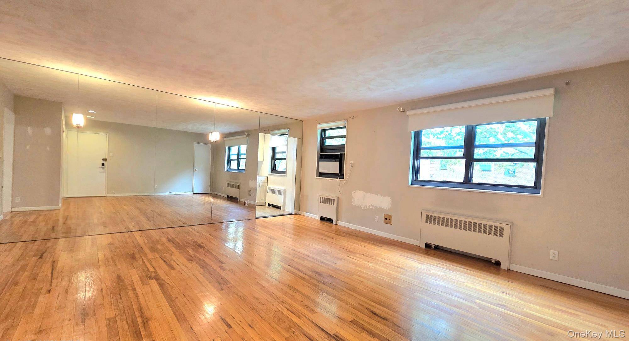 163-70 17th AVE #Upper Level, Whitestone, NY 11357