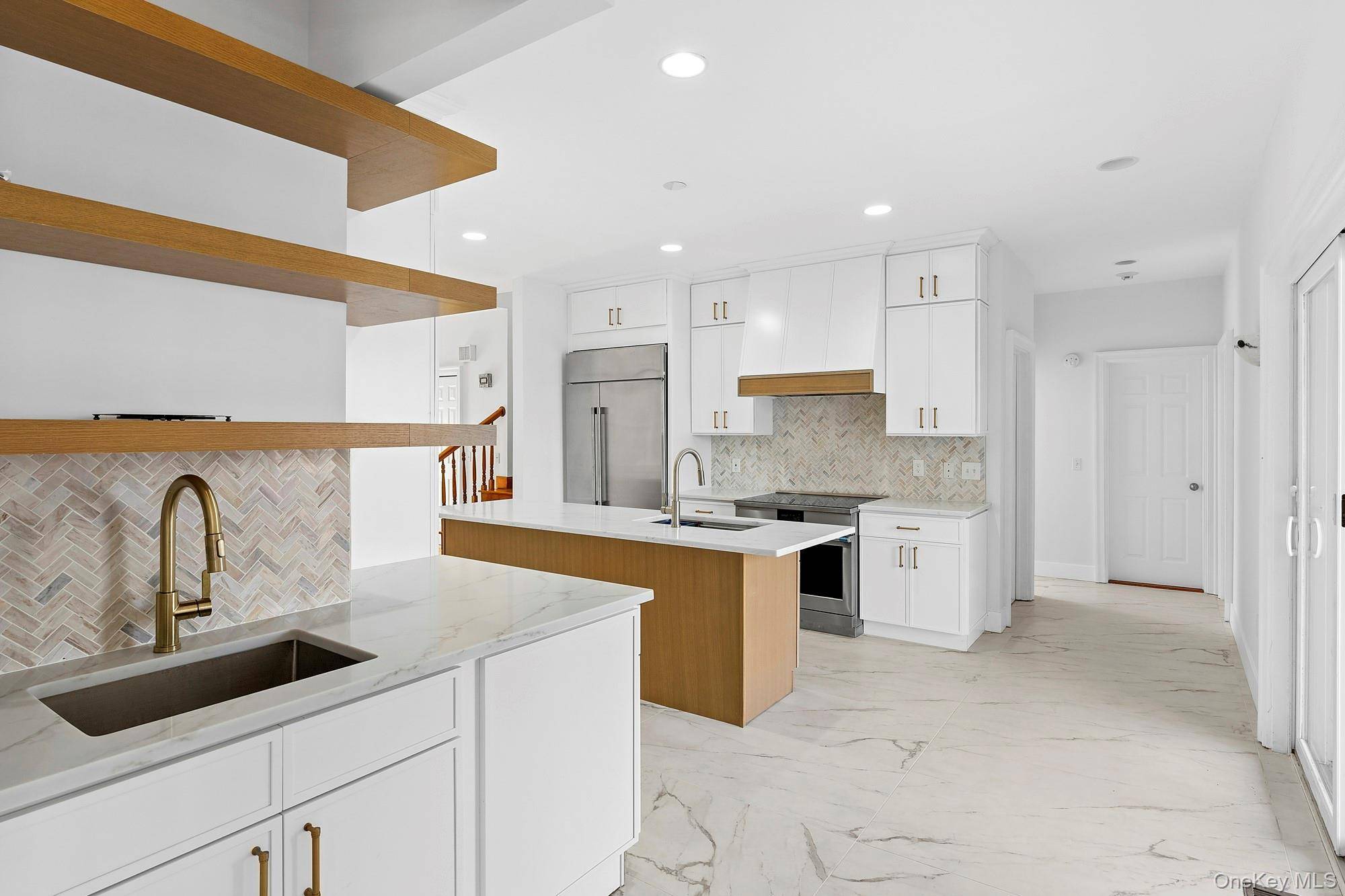 4 Bayview AVE, Shelter Island Heights, NY 11965