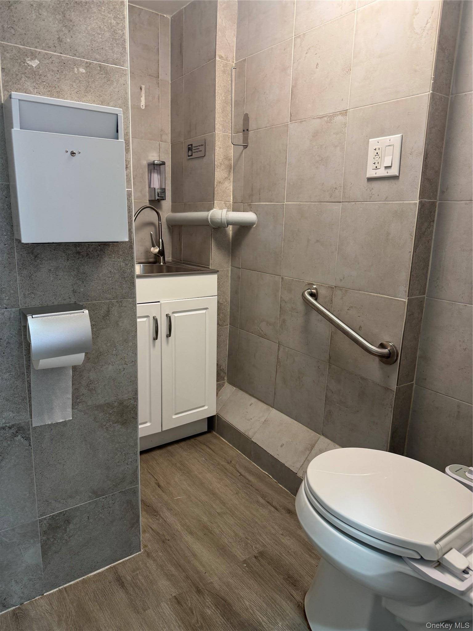 10401 Northern Blvd, Corona, NY 11368