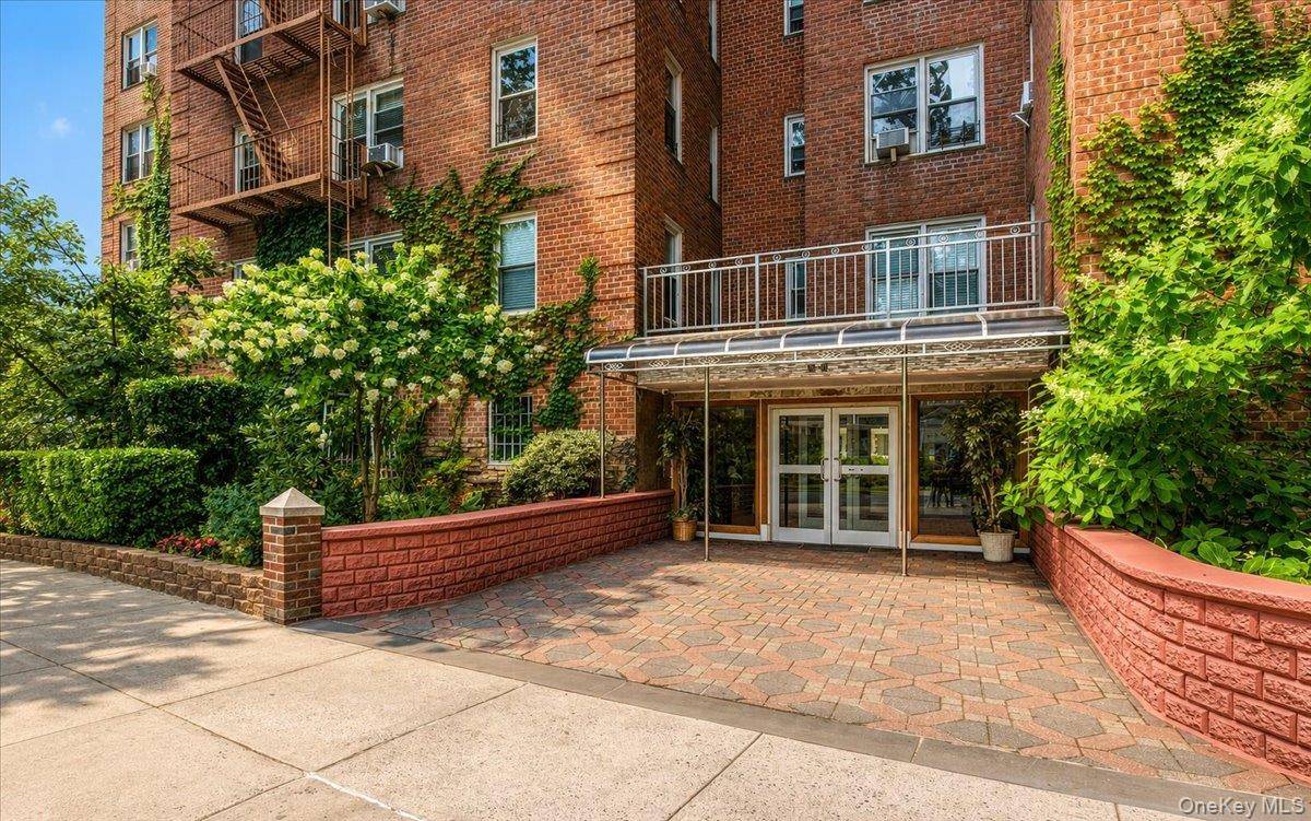 82-40 Austin ST #6B, Kew Gardens, NY 11415