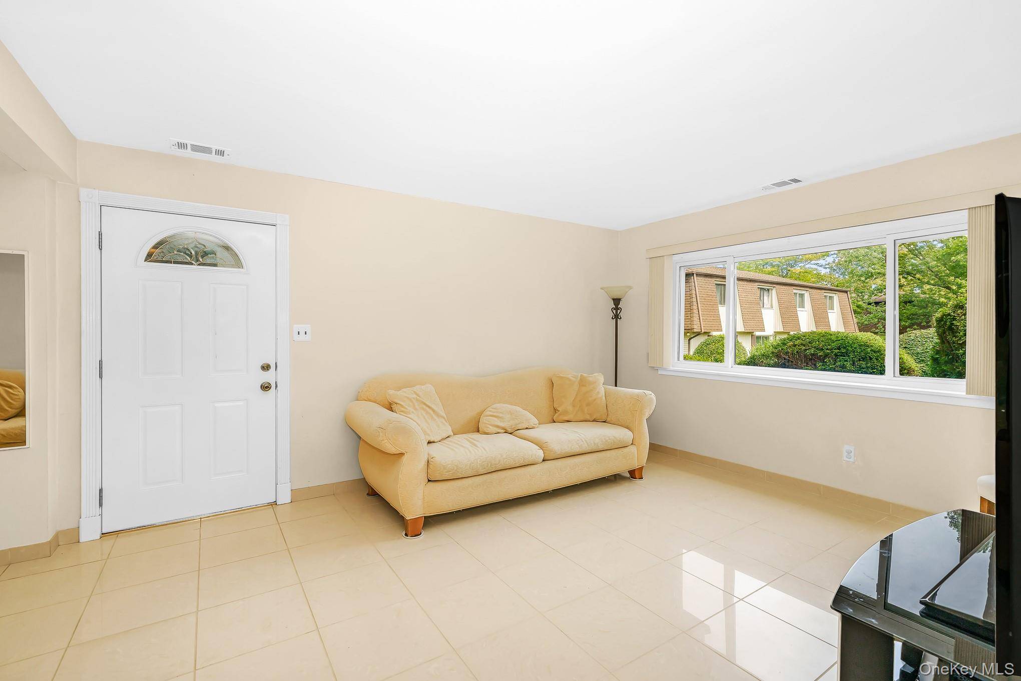 161 Feller DR, Central Islip, NY 11722