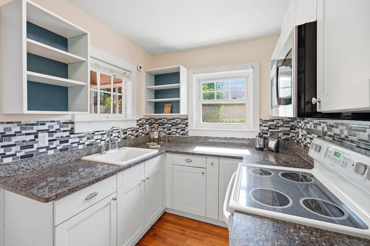 2048 5TH ST, Sarasota, FL 34237