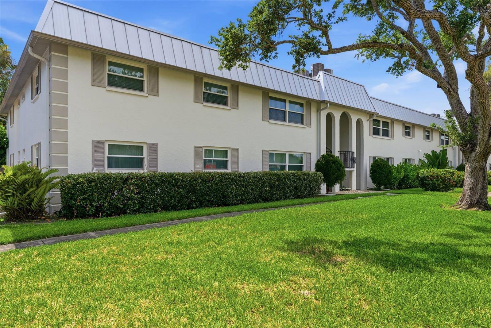5800 HOLLYWOOD BLVD #214, Sarasota, FL 34231