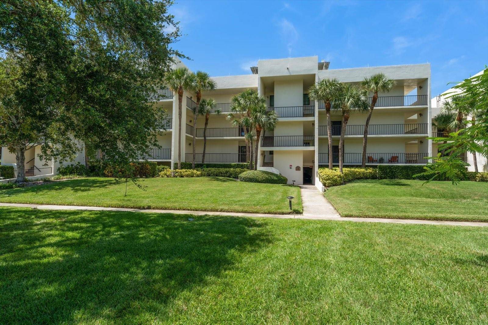 50 COE RD #123, Belleair, FL 33756