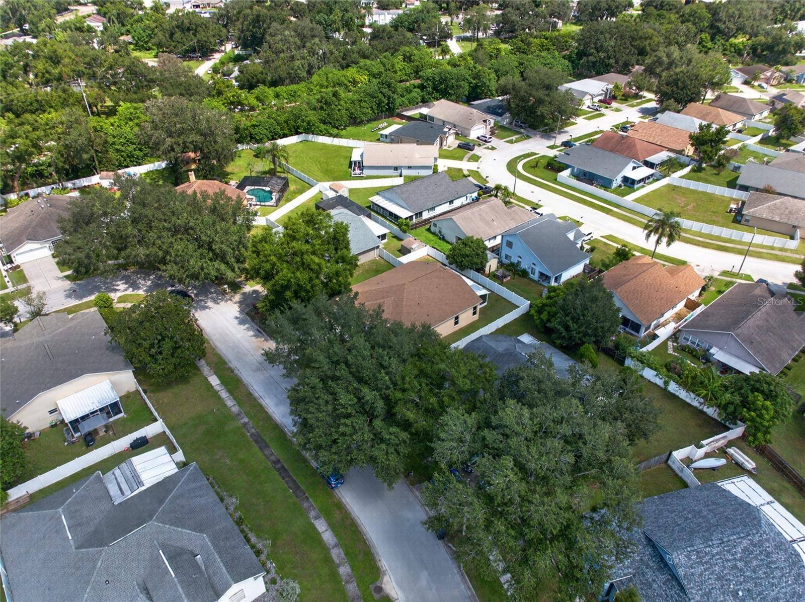 405 COUNTRY VINEYARD DR, Valrico, FL 33594