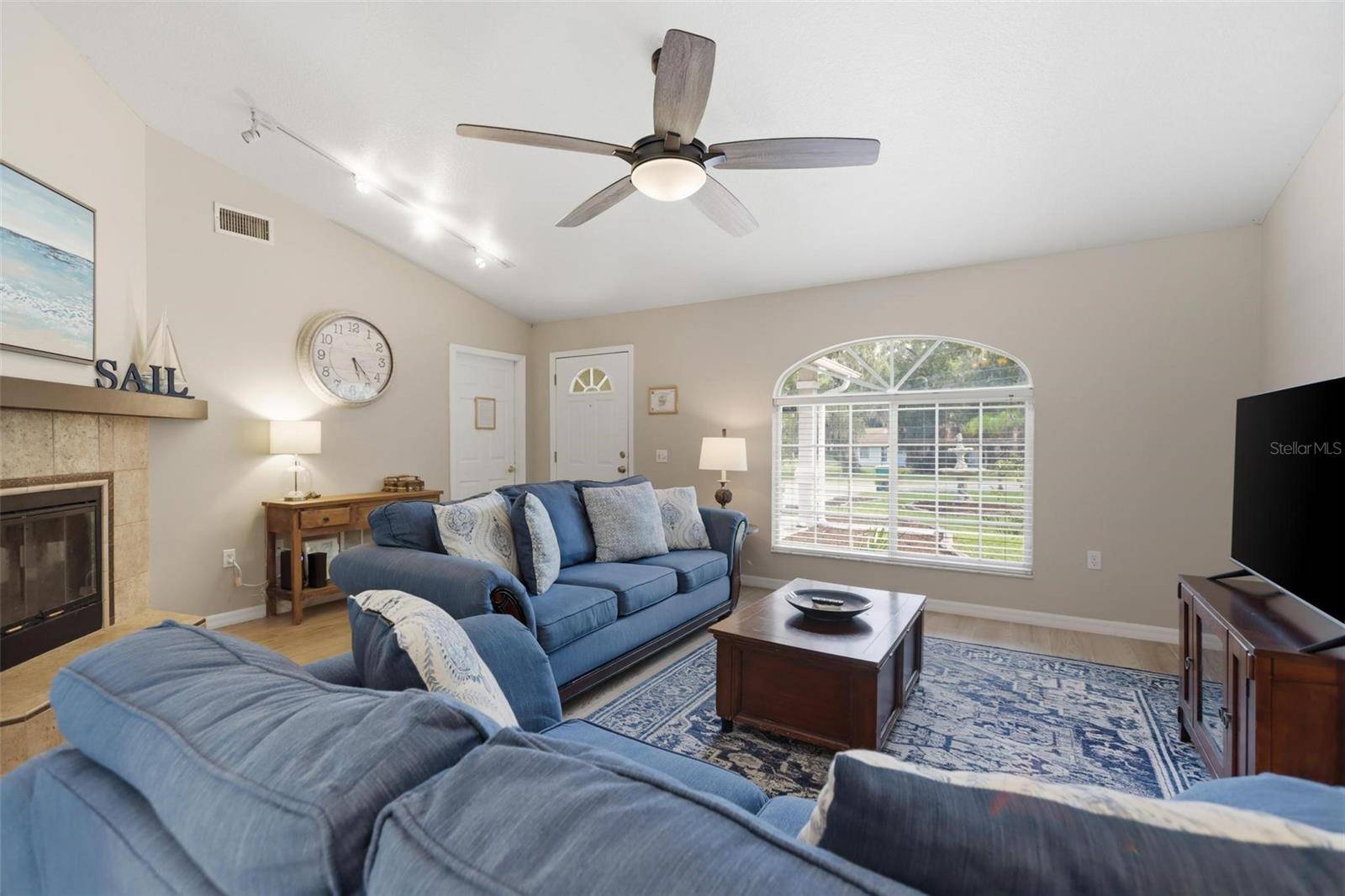 1085 E WISCONSIN AVE, Deland, FL 32724
