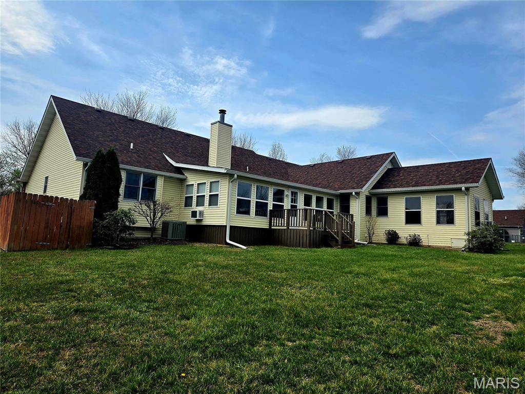 909 Daytona DR, Lebanon, MO 65536