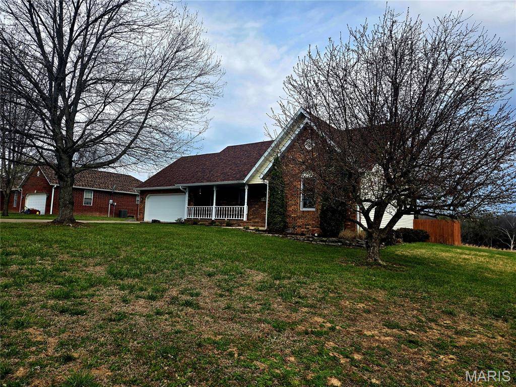 909 Daytona DR, Lebanon, MO 65536