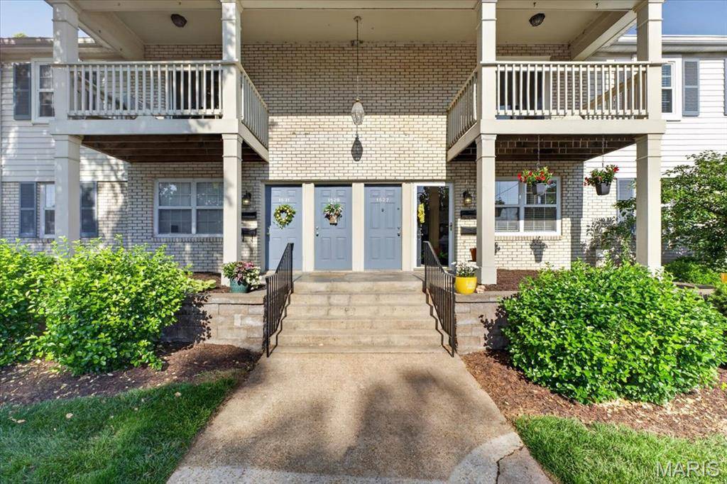 1527 Swallow DR, Brentwood, MO 63144
