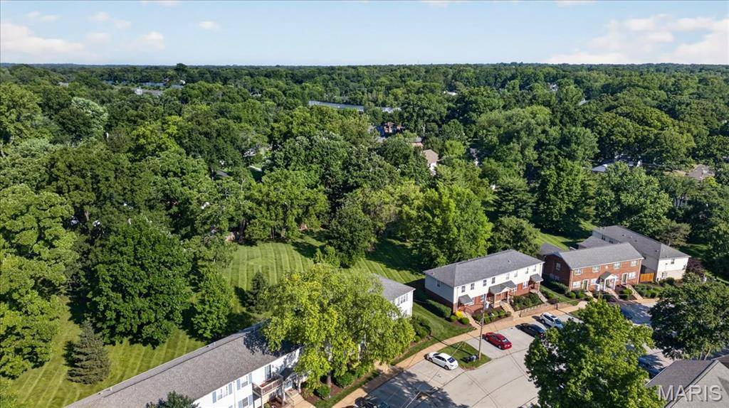 1527 Swallow DR, Brentwood, MO 63144