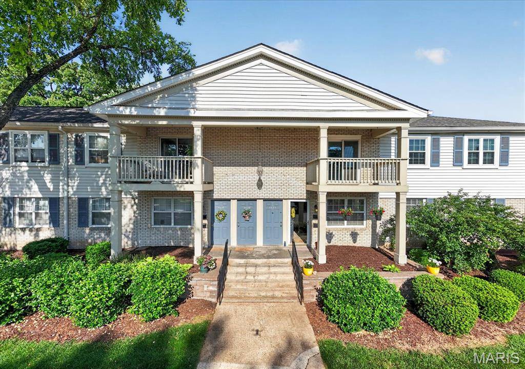 1527 Swallow DR, Brentwood, MO 63144