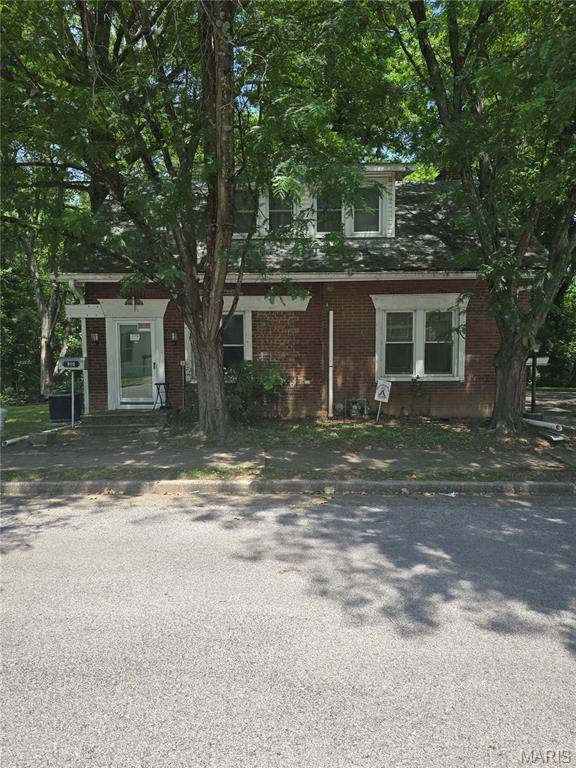 910 N 2nd ST, Belleville, IL 62226