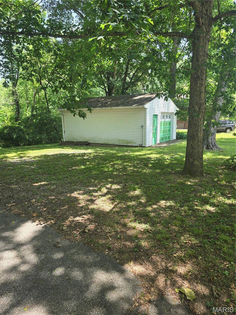 910 N 2nd ST, Belleville, IL 62226