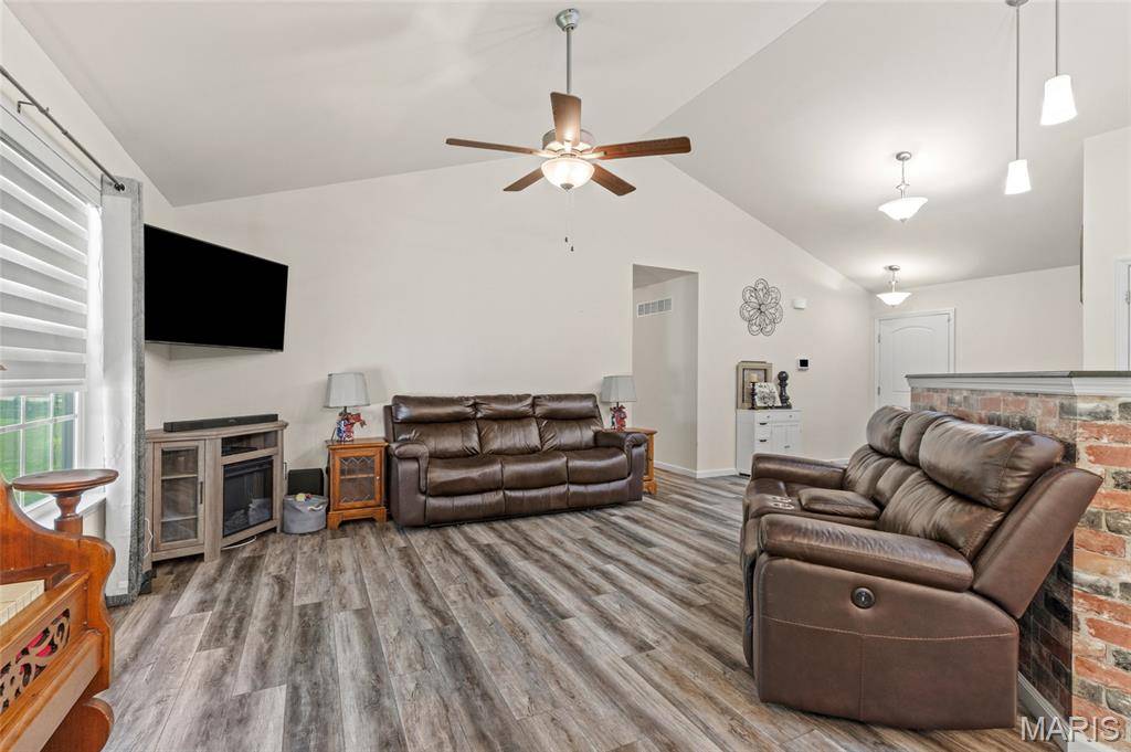 405 Rail Ridge DR, Troy, MO 63379